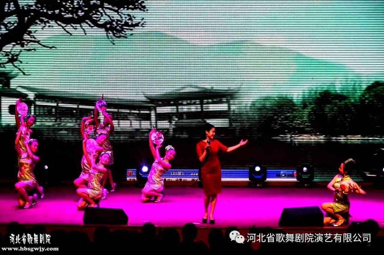 歌伴舞《小城（chéng）故（gù）事》